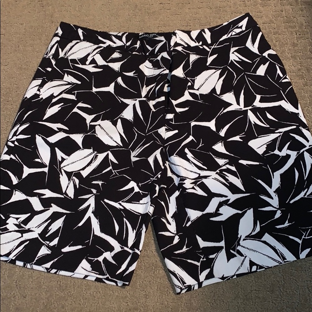 Shorts NWOT Size 6 3%Spandex!! Black/White Print
